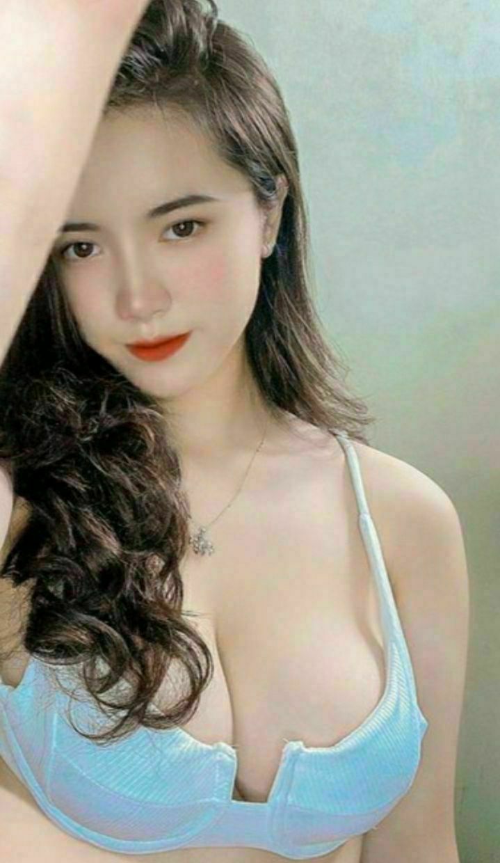 Bố hấp diêm bạn gái của con trai tương lai khi thằng con đi ra ngoài